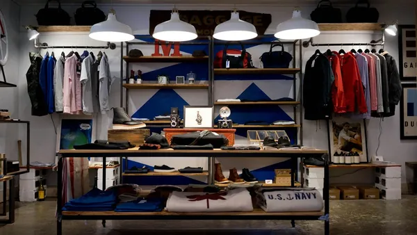 Intérieur d'une boutique de prêt-à-porter